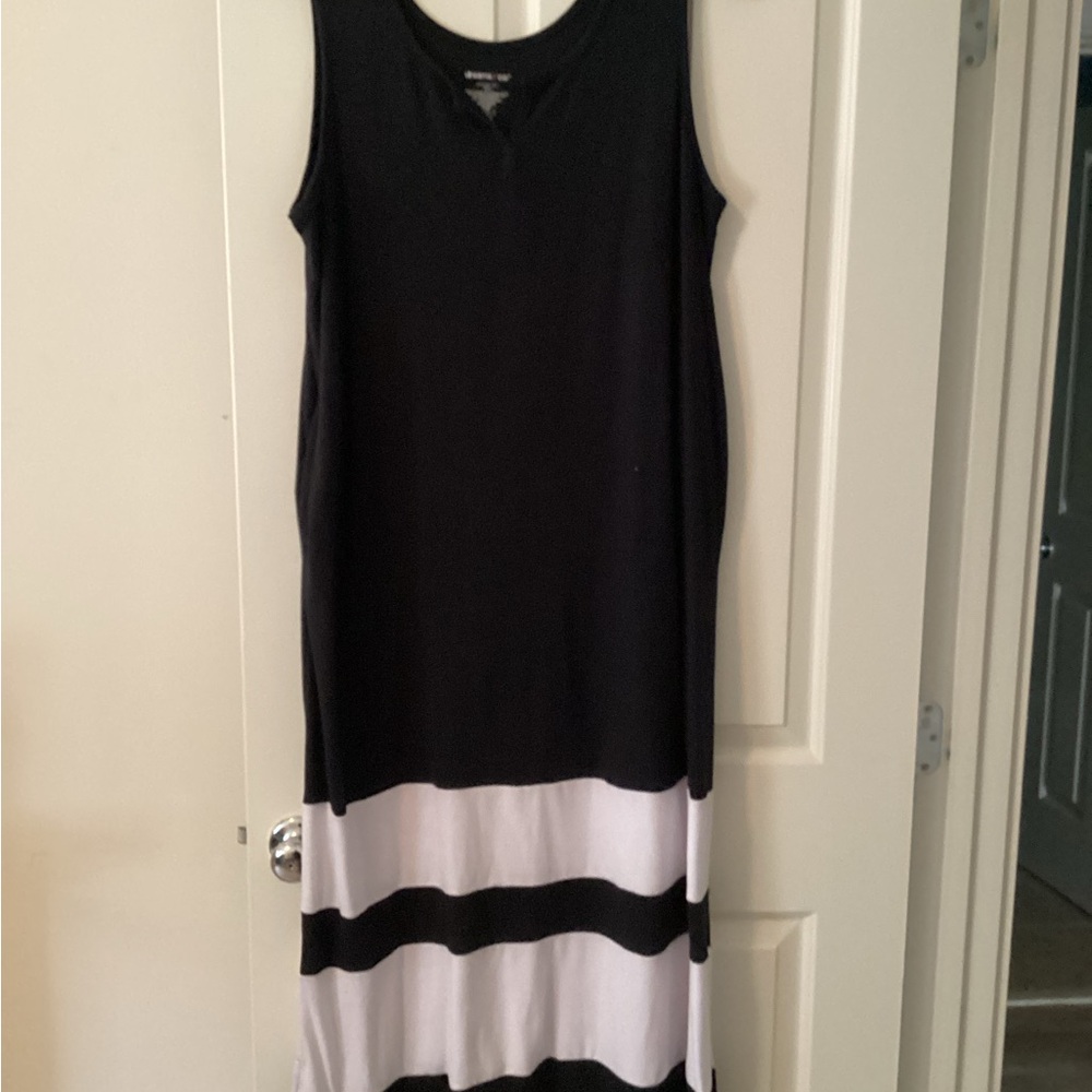 Black and White Sleeveless Dress